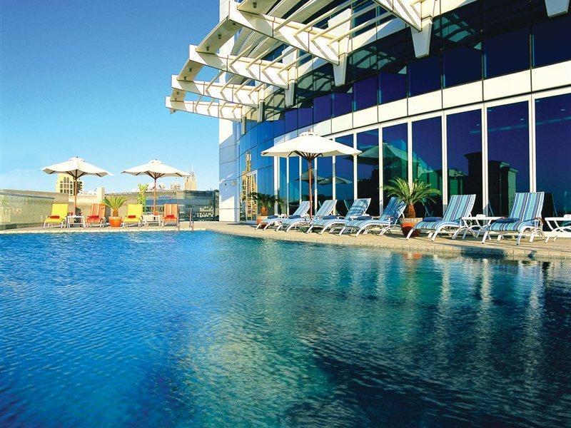 타마니 마리나 호텔 앤드 아파트먼트 두바이 외부 사진 The pool at the 1018