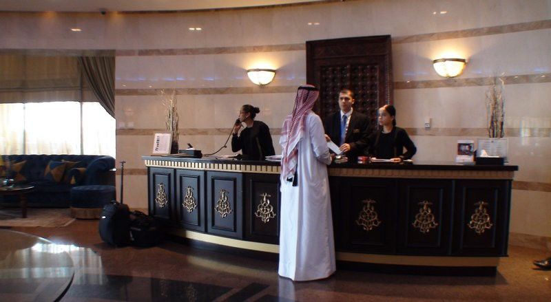 타마니 마리나 호텔 앤드 아파트먼트 두바이 외부 사진 A hotel reception desk