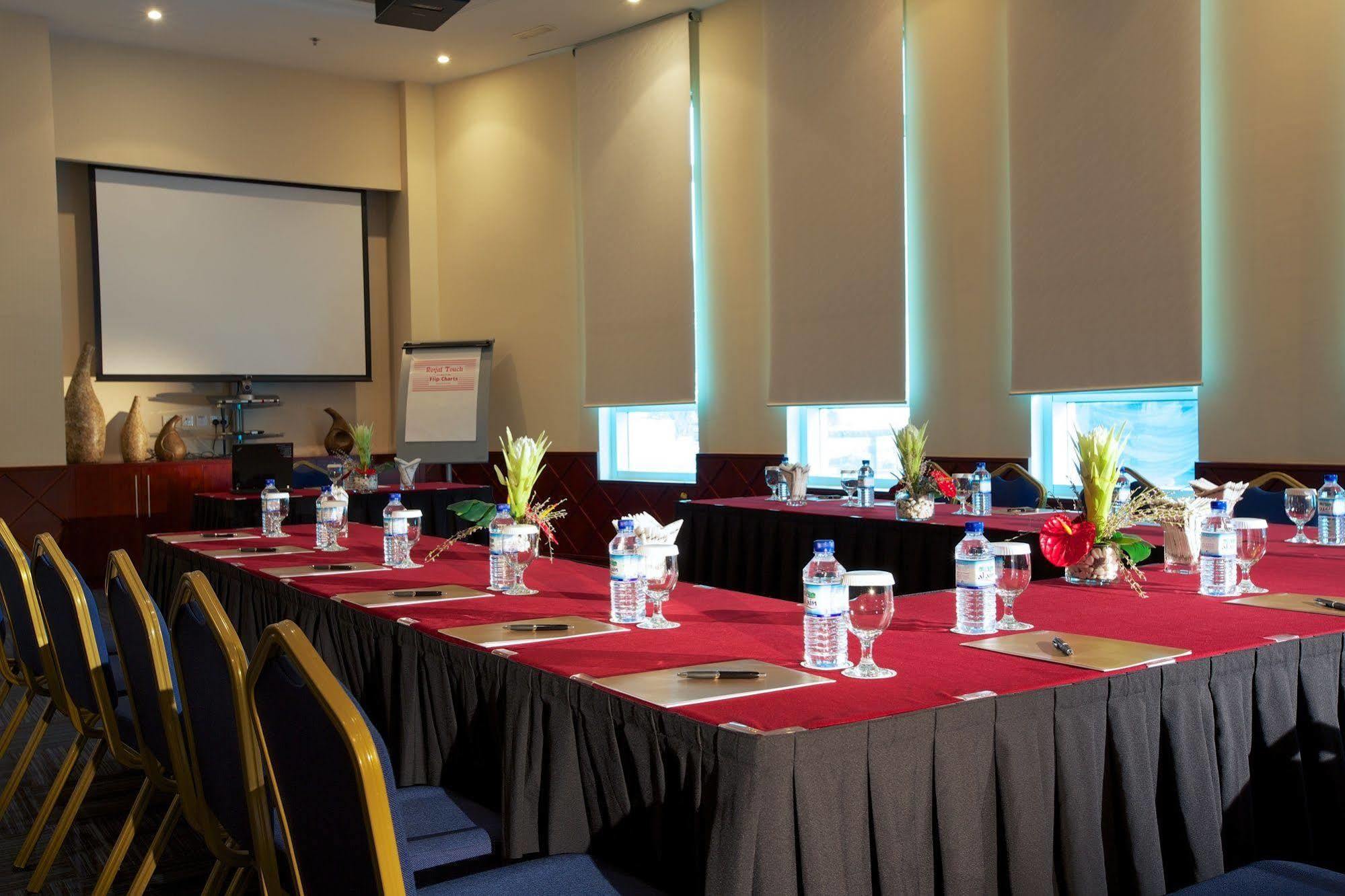 타마니 마리나 호텔 앤드 아파트먼트 두바이 외부 사진 A meeting room at the hotel