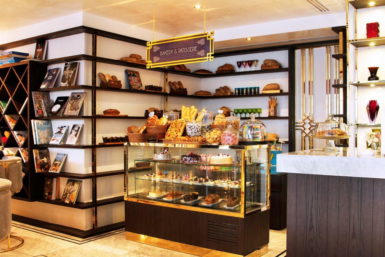 타마니 마리나 호텔 앤드 아파트먼트 두바이 외부 사진 A pastry shop in Mumbai, India